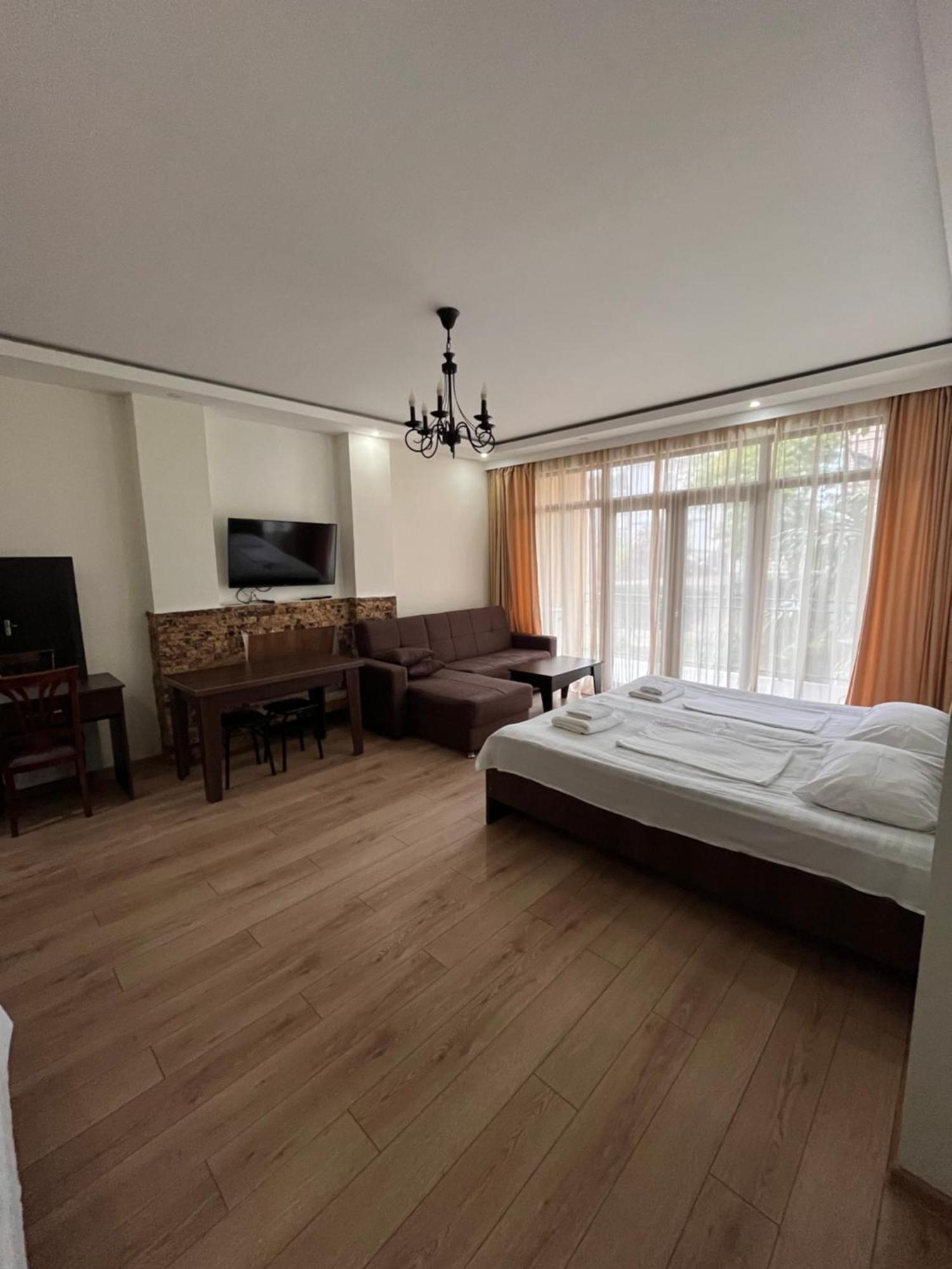 Guest House Madonna Kobuleti Exteriér fotografie